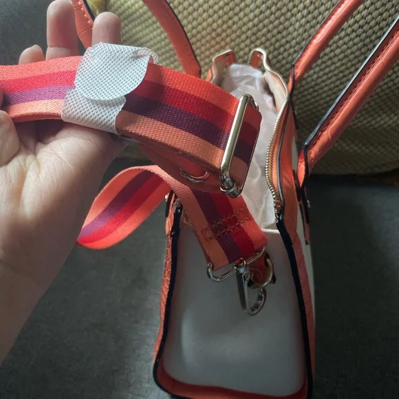 Dana Buchman handbag with detachable shoulder strap - Picture 6 of 13